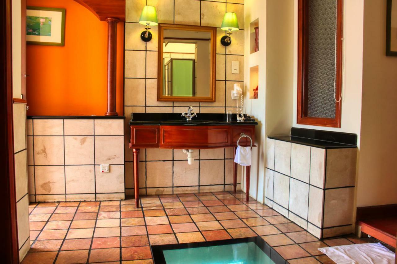 Alexapd Private Water Chalets ポートディクソン エクステリア 写真